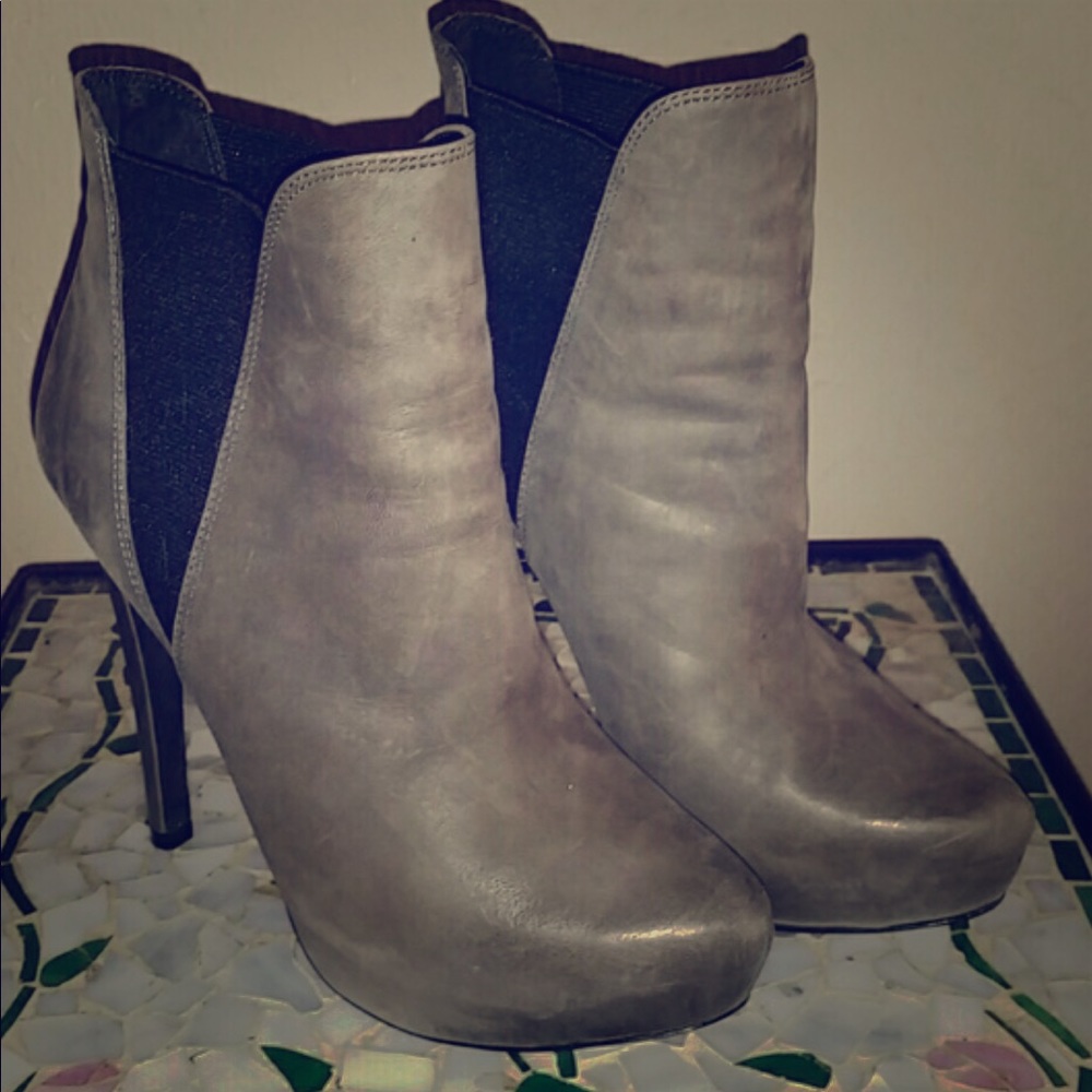 Distressed Jessica Simpson booties! Size 7